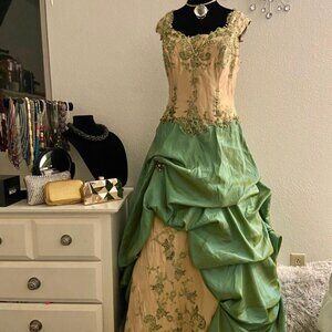 Bellizza Vintage Lace Bodice& Ruched Embroidery Formal Ball Gown Sz 16